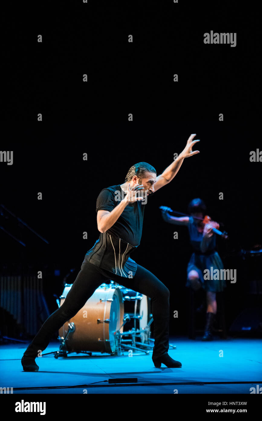 Londra, Regno Unito. Il 15 febbraio 2017. Israele Galván presenta FLA.CO.UOMINI (UK Premiere & Premiere mondiale) a: Sadler's Wells Theatre come parte del festival di flamenco di Londra. Credito: Danilo Moroni/Alamy Live News Foto Stock