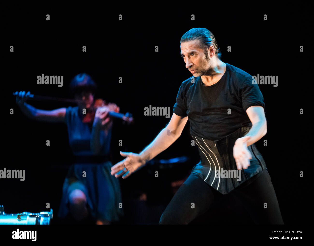 Londra, Regno Unito. Il 15 febbraio 2017. Israele Galván presenta FLA.CO.UOMINI (UK Premiere & Premiere mondiale) a: Sadler's Wells Theatre come parte del festival di flamenco di Londra. Credito: Danilo Moroni/Alamy Live News Foto Stock