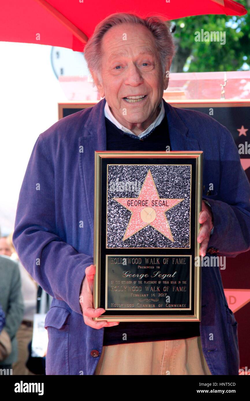 Los Angeles, CA, Stati Uniti d'America. Xiv Feb, 2017. George Segal Star alla cerimonia di induzione per la stella sulla Hollywood Walk of Fame per George Segal, Hollywood Boulevard, Los Angeles, CA, il 14 febbraio 2017. Credito: Priscilla concedere/Everett raccolta/Alamy Live News Foto Stock