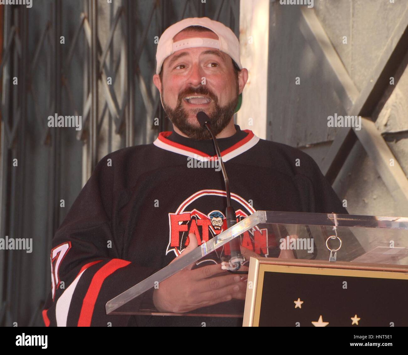 Los Angeles, CA, Stati Uniti d'America. Xiv Feb, 2017. Kevin Smith alla cerimonia di induzione per la stella sulla Hollywood Walk of Fame per George Segal, Hollywood Boulevard, Los Angeles, CA, il 14 febbraio 2017. Credito: Priscilla concedere/Everett raccolta/Alamy Live News Foto Stock