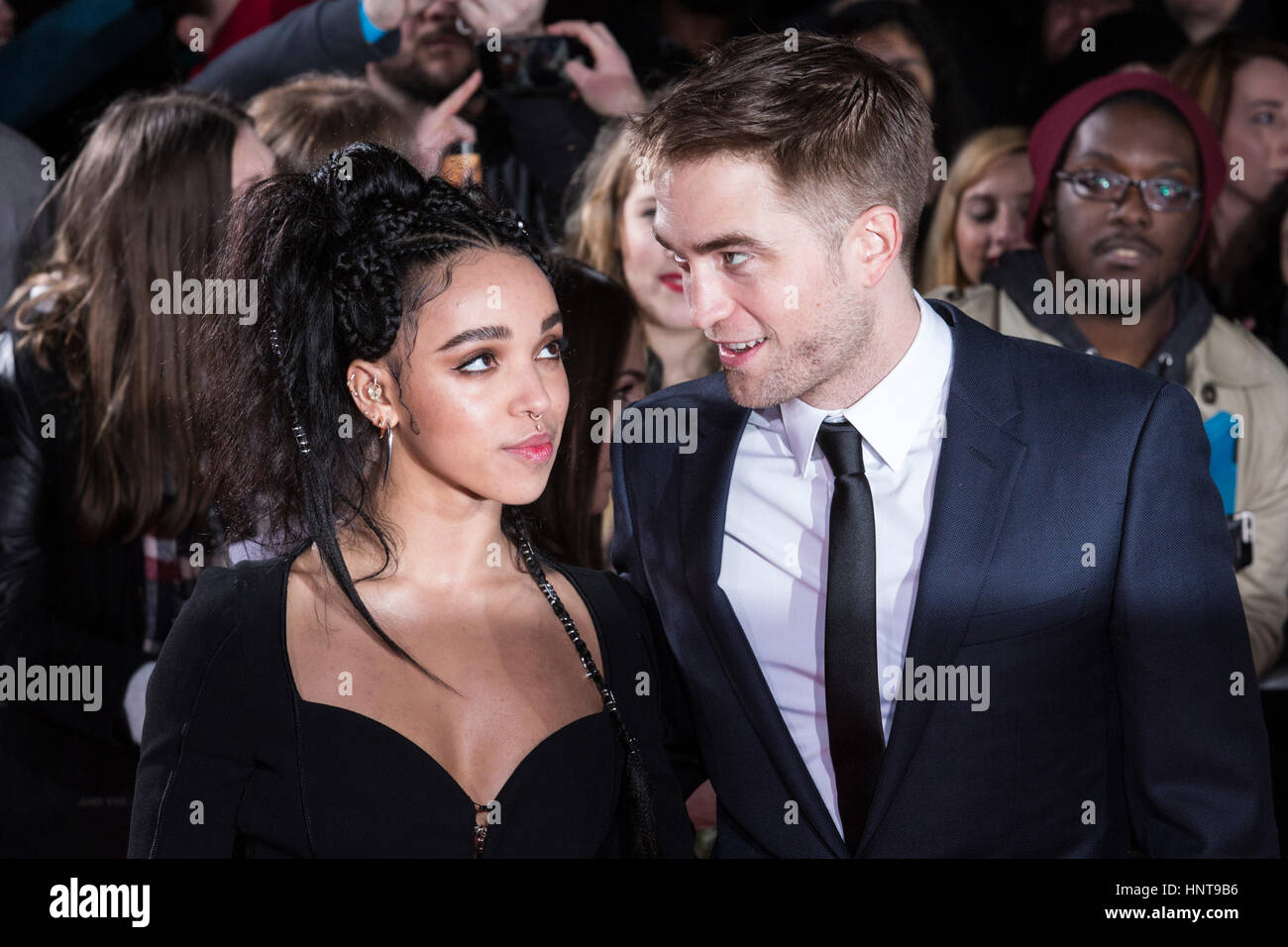 Londra, Regno Unito. Xvi Feb, 2017. FKA ramoscelli e Robert Pattinson. UK Premiere in celebrazione del Bazaar Best of British problema del film la città perduta di Z che starring Robert Pattinson, Sienna Miller e Charlie Hunnam. Credito: Bettina Strenske/Alamy Live News Foto Stock