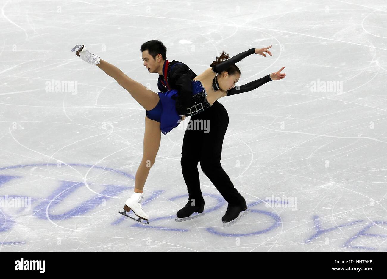 Cheng Peng e Yang Jin della Cina competere nelle coppie breve programma durante l'ISU quattro continenti figura Skating Championships Evento di prova per PyeongChang 2018 Olimpiadi invernali a Gangneung Ice Arena Febbraio 16, 2017 in Gangneung, Corea del Sud. L'evento si svolge un anno prima dell'inizio del 2018 dei Giochi Olimpici Invernali di PyeongChang. (Jeon Han/Koreanet via Planetpix) Foto Stock