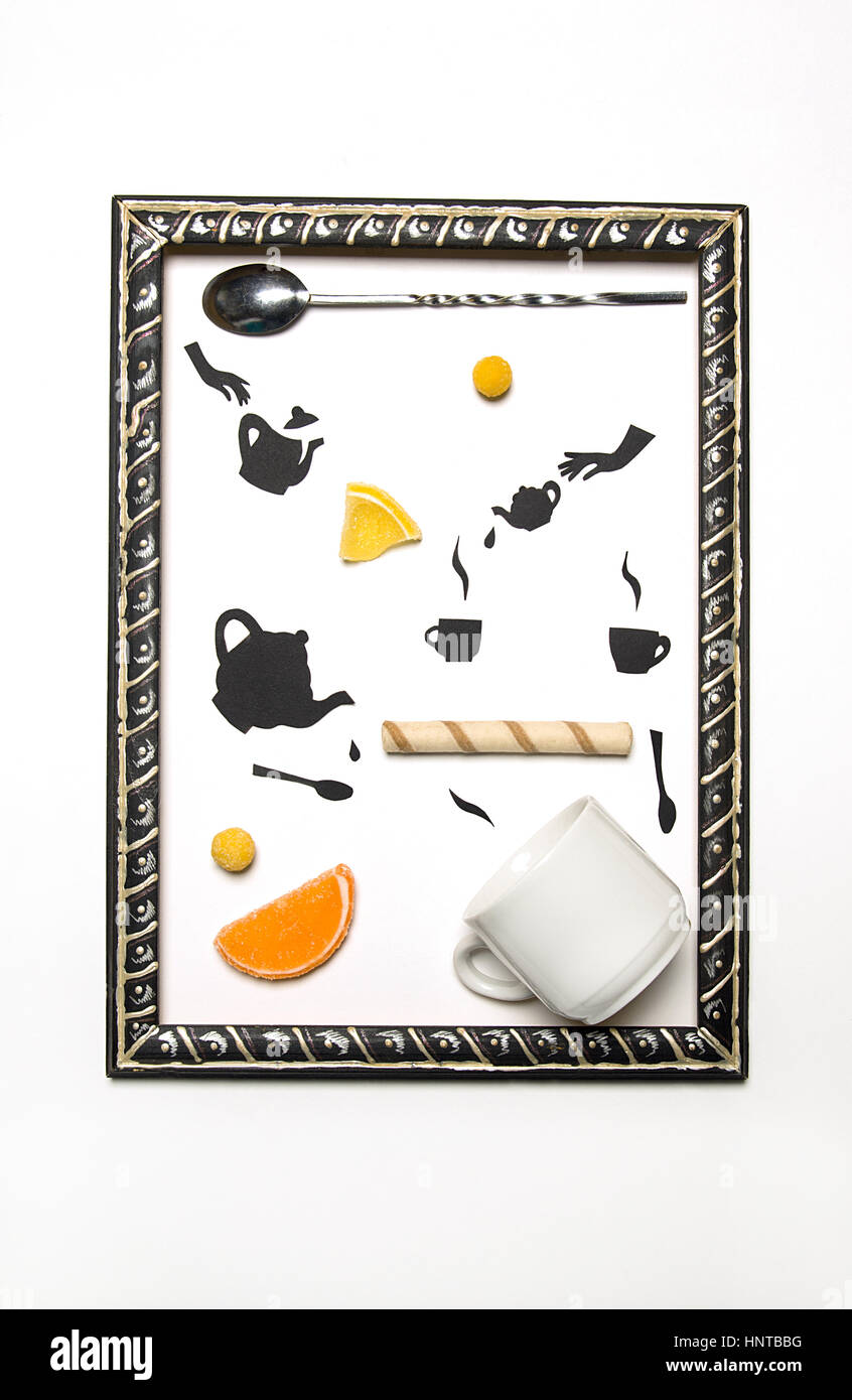 Foto di cibo con canditi e nero oggetti piatti da carta nera Foto stock -  Alamy
