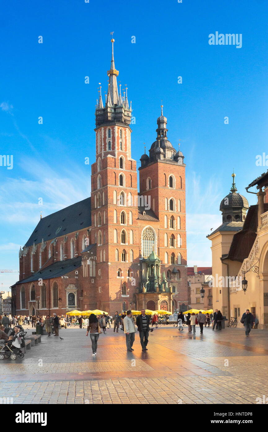 Cracovia - Chiesa di Santa Maria, la piazza del mercato, Polonia Foto Stock