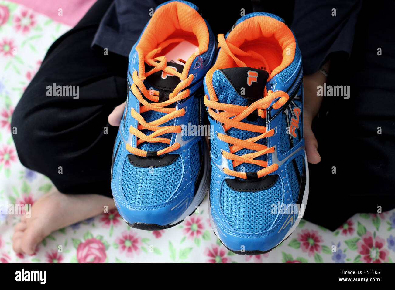 Una coppia di nuove di zecca FILA scarpe da corsa Foto stock - Alamy