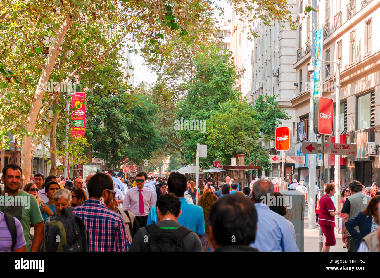 Le affollate strade di Santiago del Cile Foto Stock