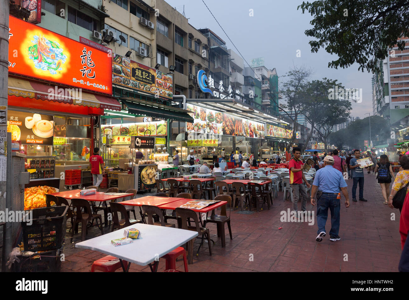 KUALA LUMPUR, Malesia - 25 novembre 2016: Jalan Alor Street Market alimentare in Bukit Bintang nel cuore di Kuala Lumpur. Foto Stock