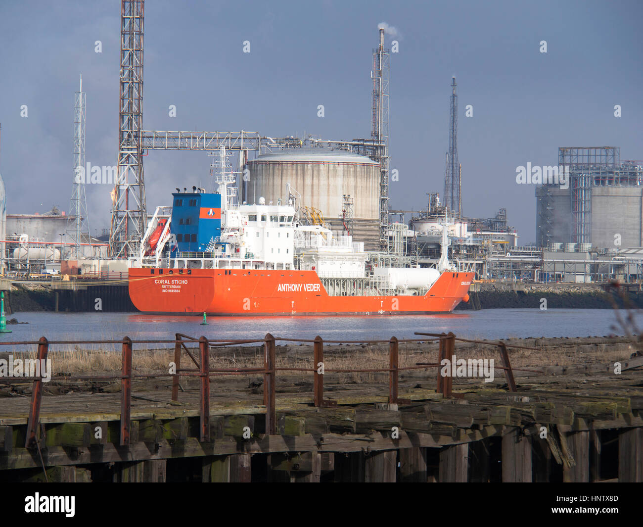 Il Gpl Tanker Coral Sticho, numero IMO 9685504 ormeggiata presso la raffineria di petrolio sul Fiume Tees England Regno Unito Foto Stock