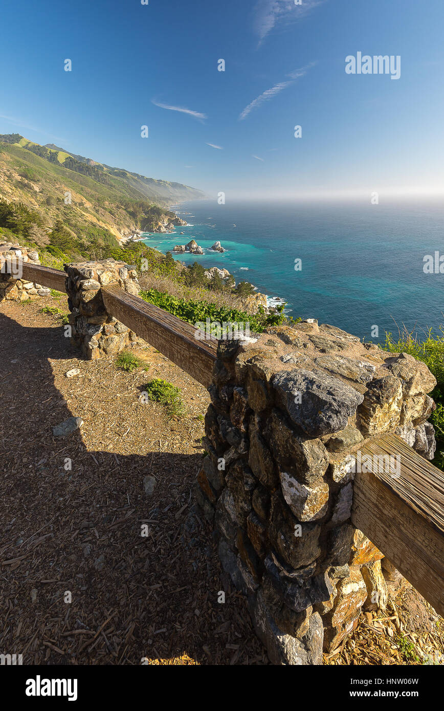 Bella vista sulla Highway 1 in California durante il periodo estivo Foto Stock