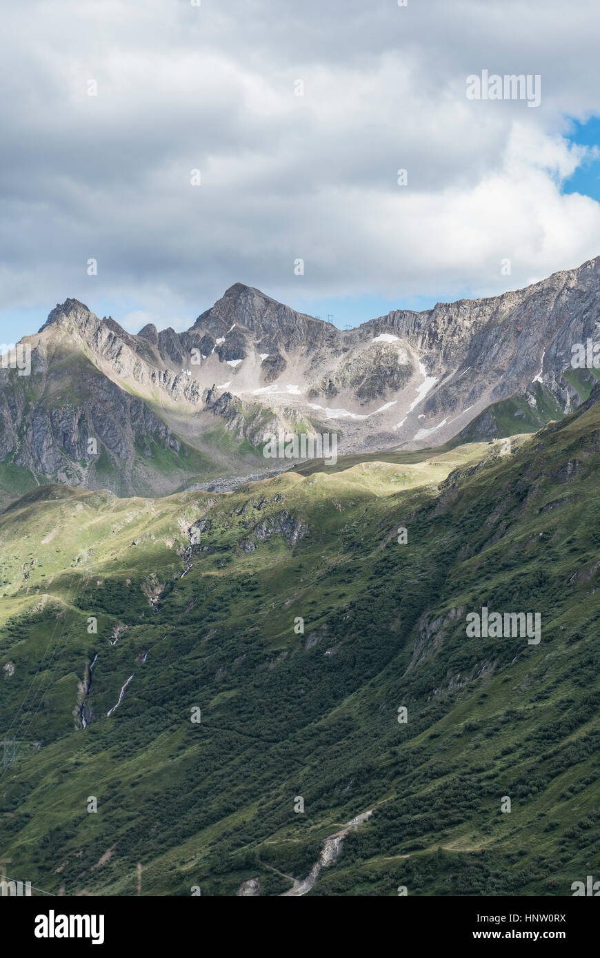 Nubi sul paesaggio di montagna Foto Stock