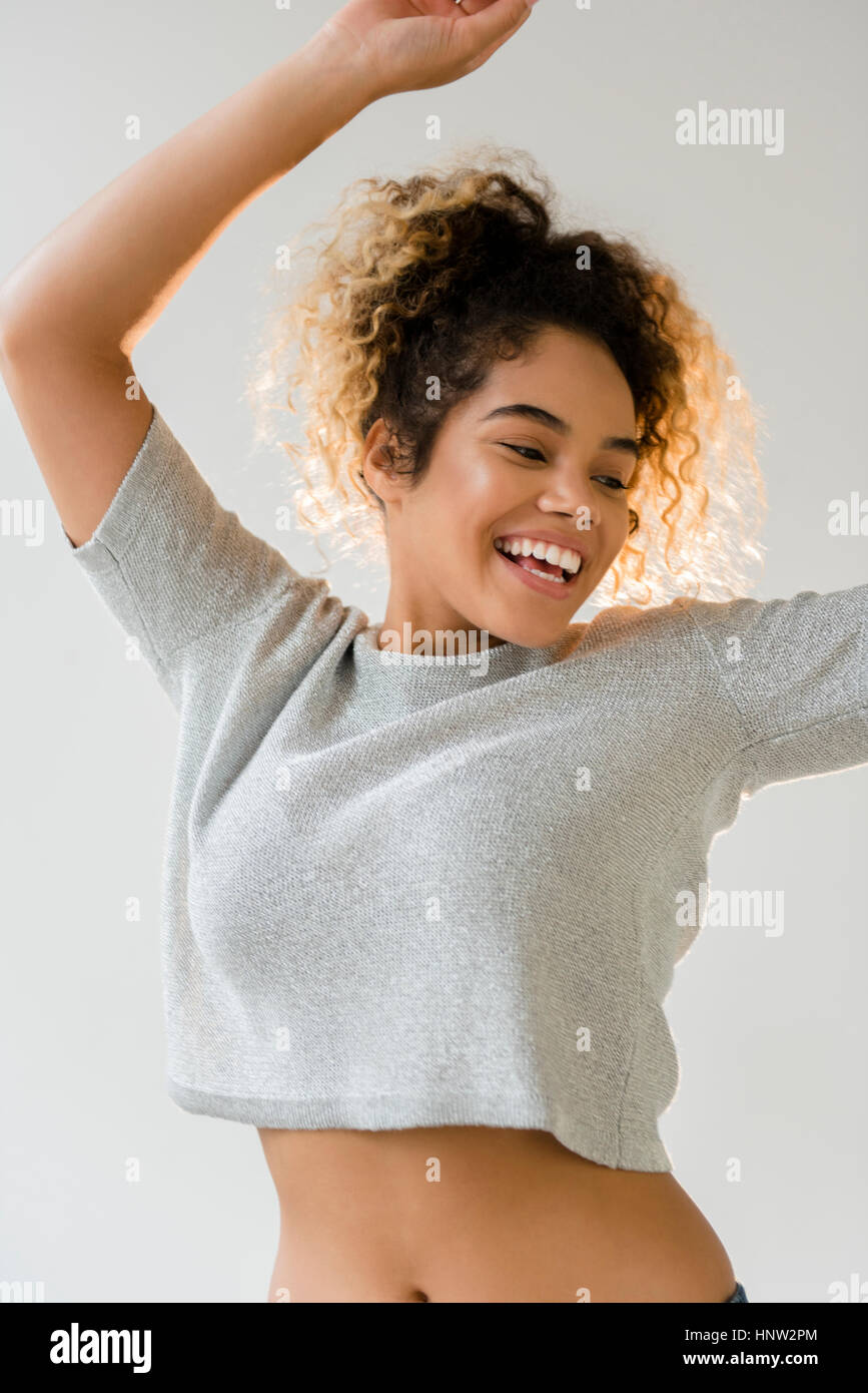 Razza mista woman dancing Foto Stock