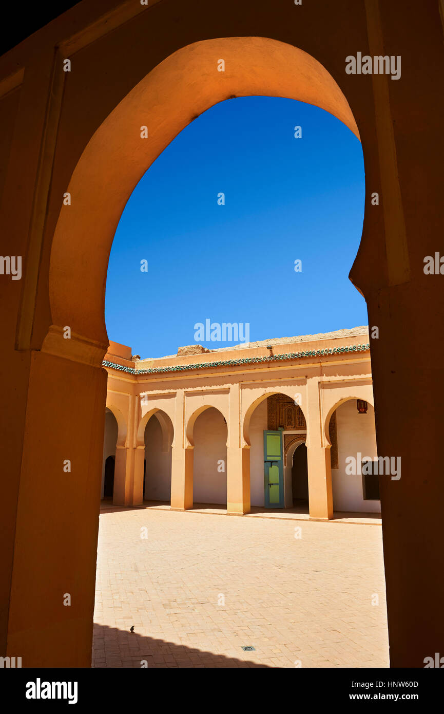 Arabesque cortile del Alaouite Ksar Fida costruito da Moulay Ismaïl secondo dominatore del marocchino dinastia Alaouite ( regnò 1672-1727 ). Risiedere Foto Stock