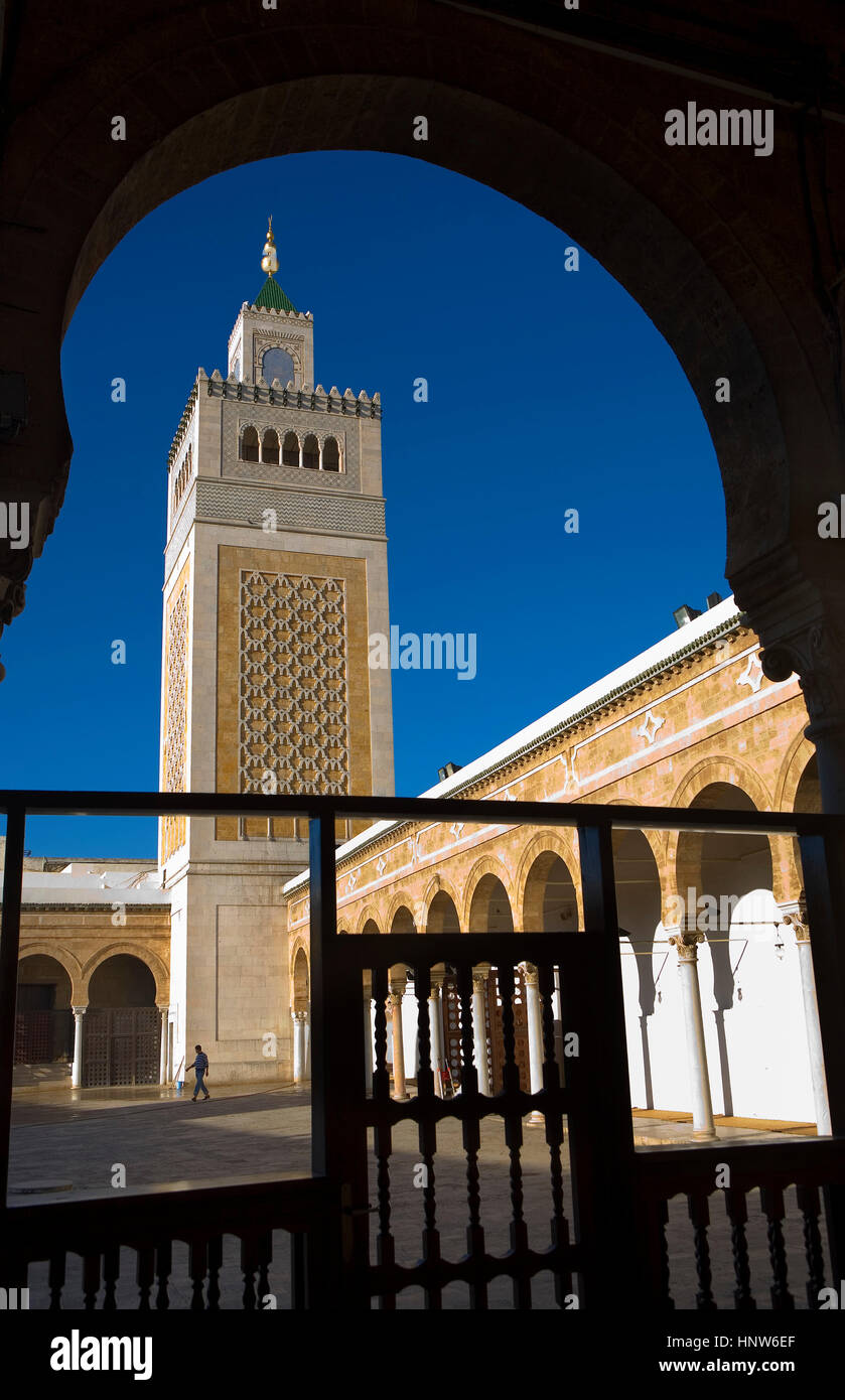 Tunisia: città di Tunisi. Medina. Cortile della Ez- Moschea Zitouna (Grande Moschea) Foto Stock