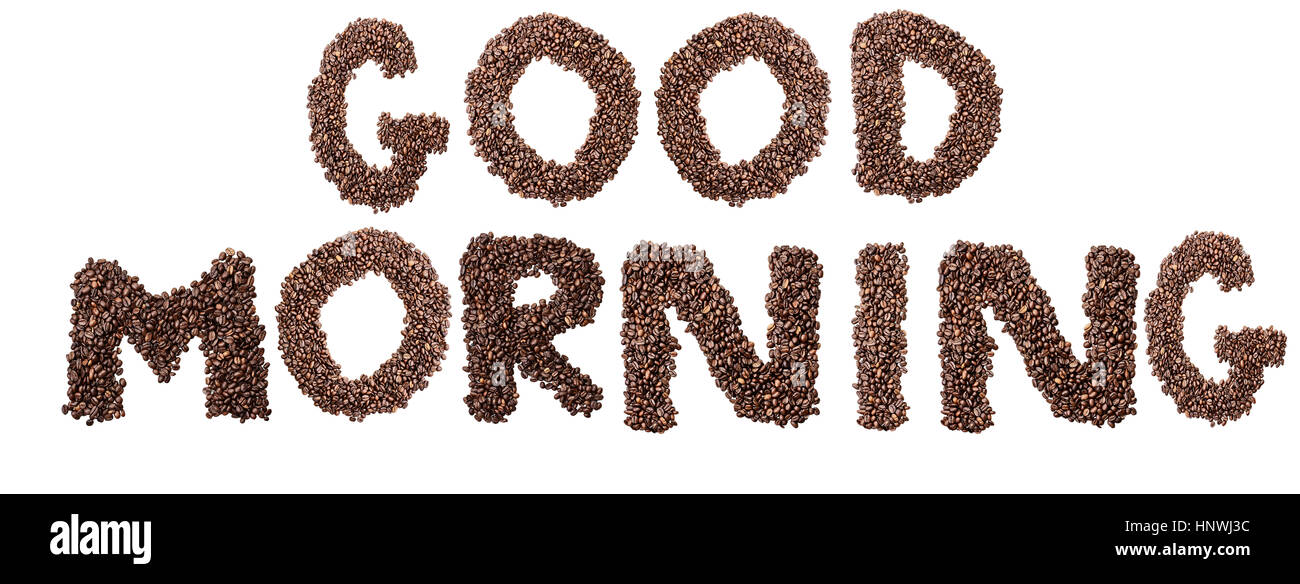 Lettere isolato la lettura di buona mattina fatto da fresco i chicchi di caffè su sfondo bianco. Flat Top laici stile di visualizzazione. Foto Stock