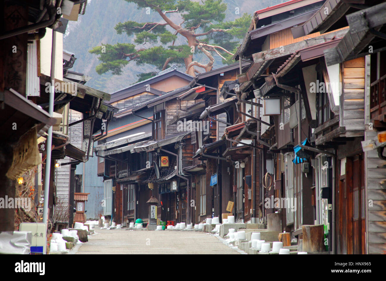 Fila di vecchie case a Naraijuku Post storica città di Nagano Giappone Foto Stock