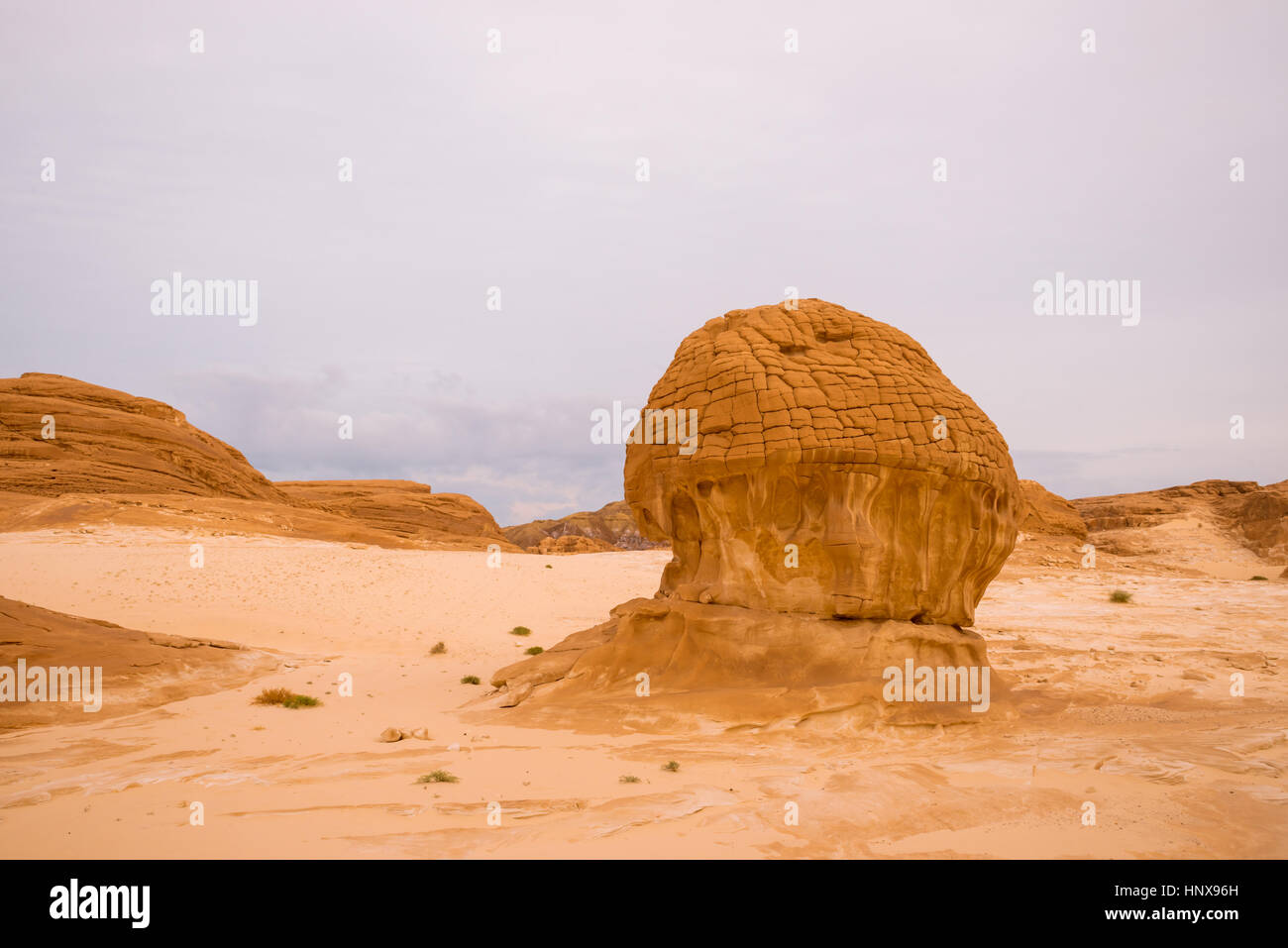 Mountain in arido deserto Egitto Africa Foto Stock