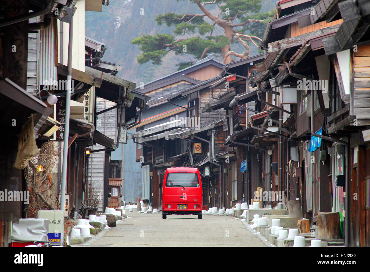 Fila di vecchie case a Naraijuku Post storica città di Nagano Giappone Foto Stock