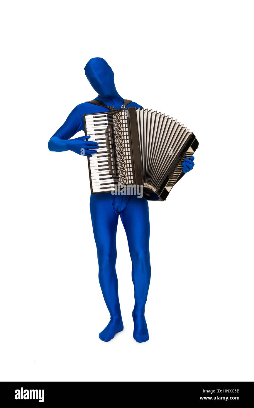 Misterioso uomo blu in morphsuit suona la fisarmonica isolato sul bianco Foto Stock