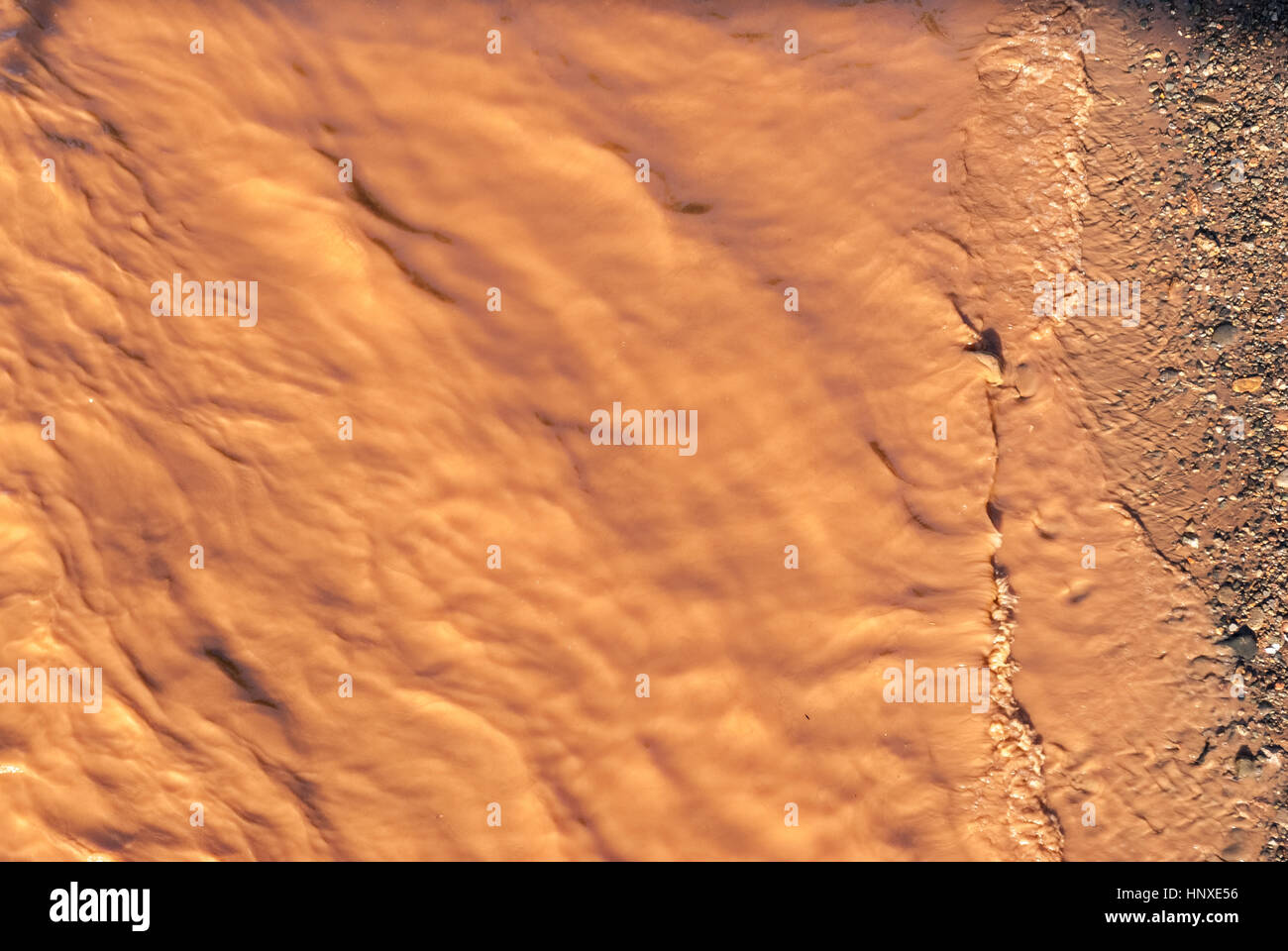 Vista superiore del Fiume Giallo che scorre a Lanzhou (Cina) Foto Stock