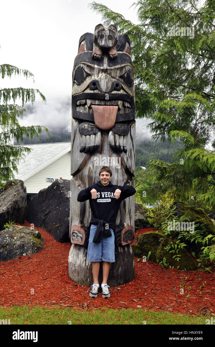 Il totem pole in saxman vicino a ketchikan, Alaska Foto Stock