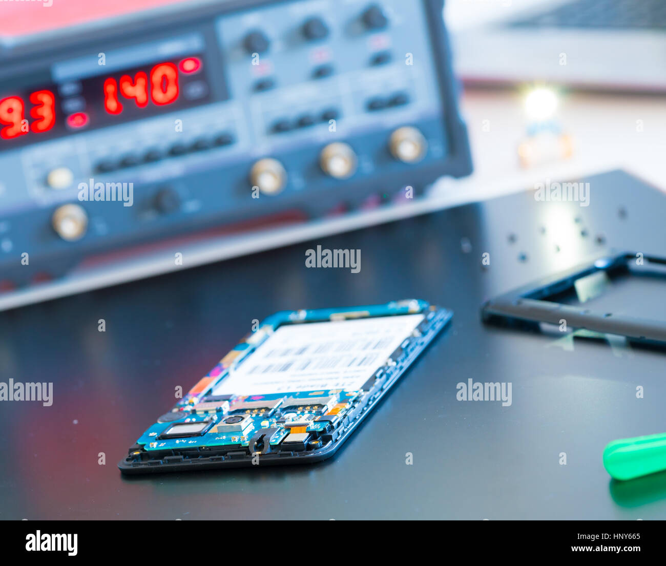 Riparazione Smart telefono sulla scrivania, il Fuoco selettivo Foto Stock