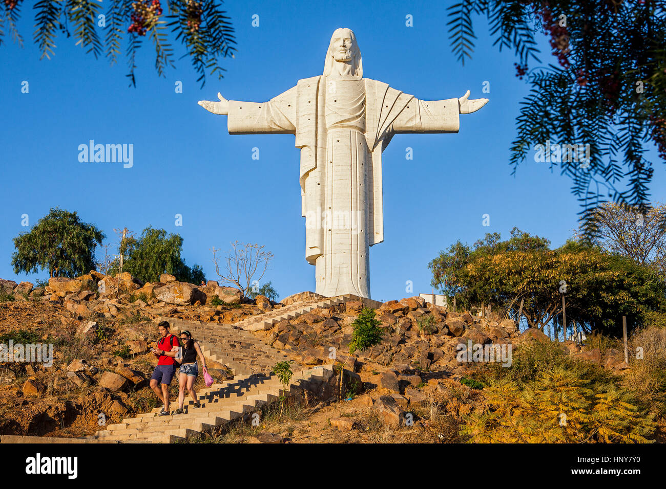 Toristi, la più grande statua di Gesù Cristo al mondo, il Cristo de la Concordia a Cochabamba, Bolivia Foto Stock