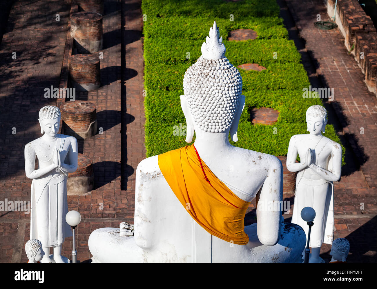 Grande statua del Buddha in Wat Yai Chai Mongkol monastero di Ayuttaya, Thailandia Foto Stock