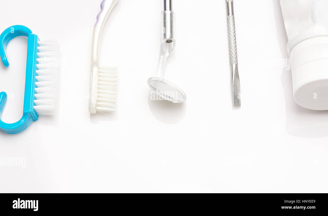 Strumenti dentali spazzola,filtro isolati su sfondo bianco Foto Stock