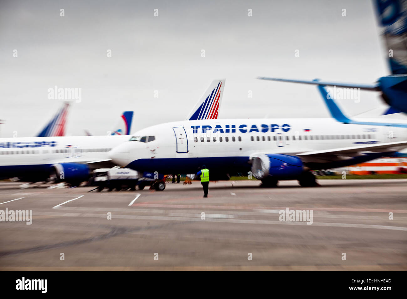 Mosca, Russia - Ottobre 2012: Transaero aircraft company all'aeroporto internazionale Sheremetyevo Foto Stock