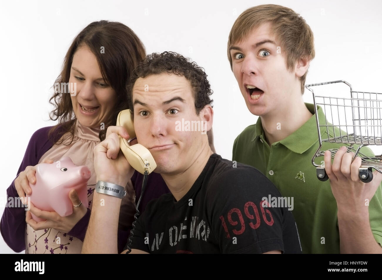 Modello di rilascio , Drei Jugendliche in lustiger pongono - tre divertente adolescente Foto Stock