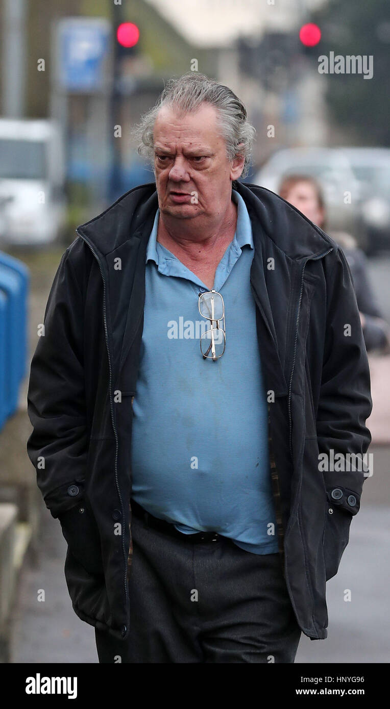 Alan Austen arrivando a Maidstone Magistrates Court dove egli affronta le tasse a seguito del crollo di un ponte pedonale oltre l'autostrada M20 durante lo scorso mese di agosto della banca del week-end di vacanza. Foto Stock