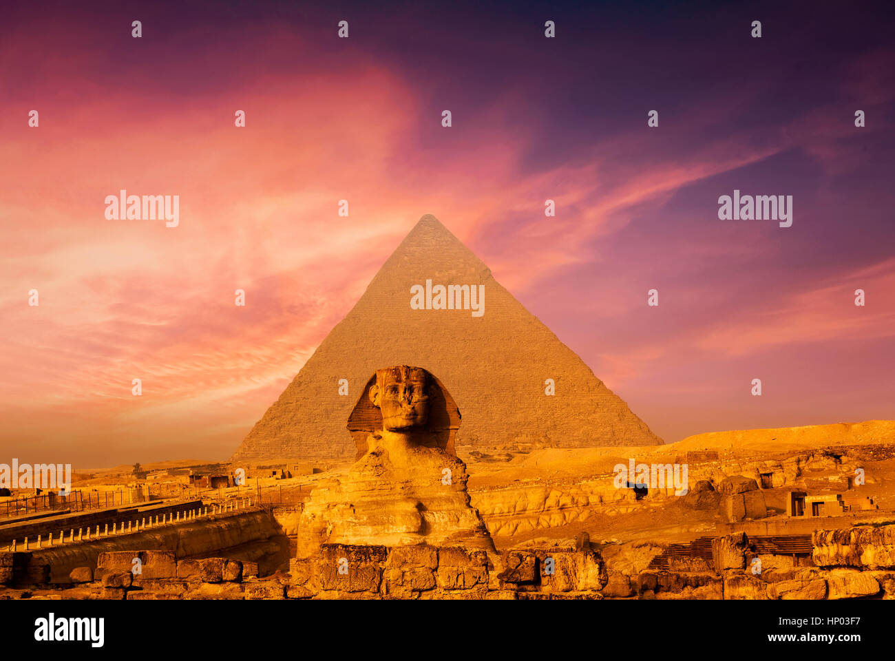Stock Photo - Gza piramidi al Cairo, Egitto Foto Stock