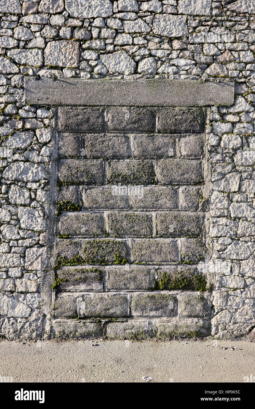 Murata entrata pedonale nel vecchio muro liverpool docks dockland regno unito Foto Stock