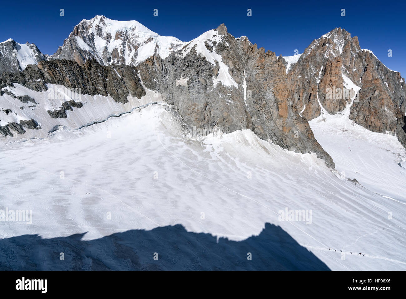 Arrampicata in montagna nelle Alpi, Courmayeur, Italia, Alpi, Europa UE Foto Stock