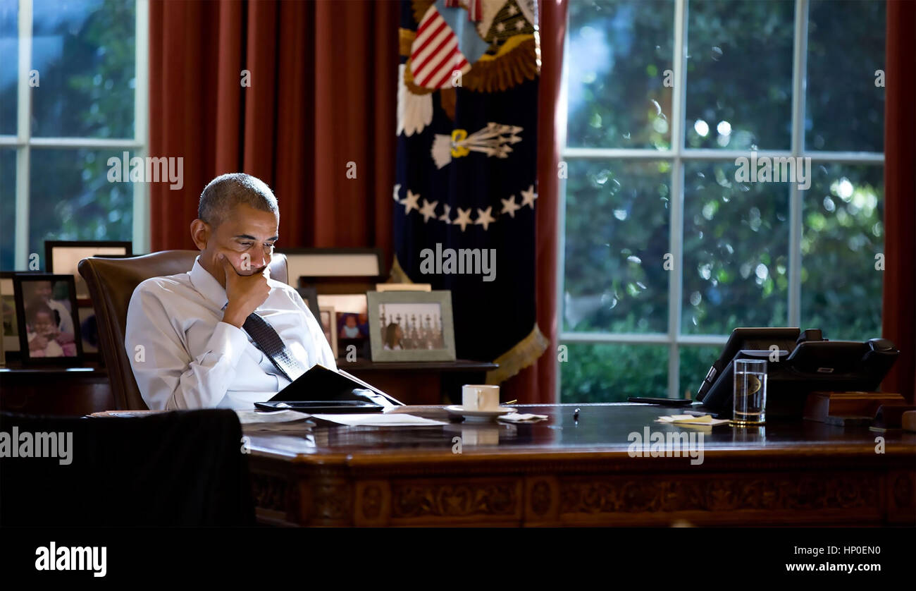 Il presidente Barack Obama nell'ufficio ovale. Foto: Pete Souza/White House Foto Stock