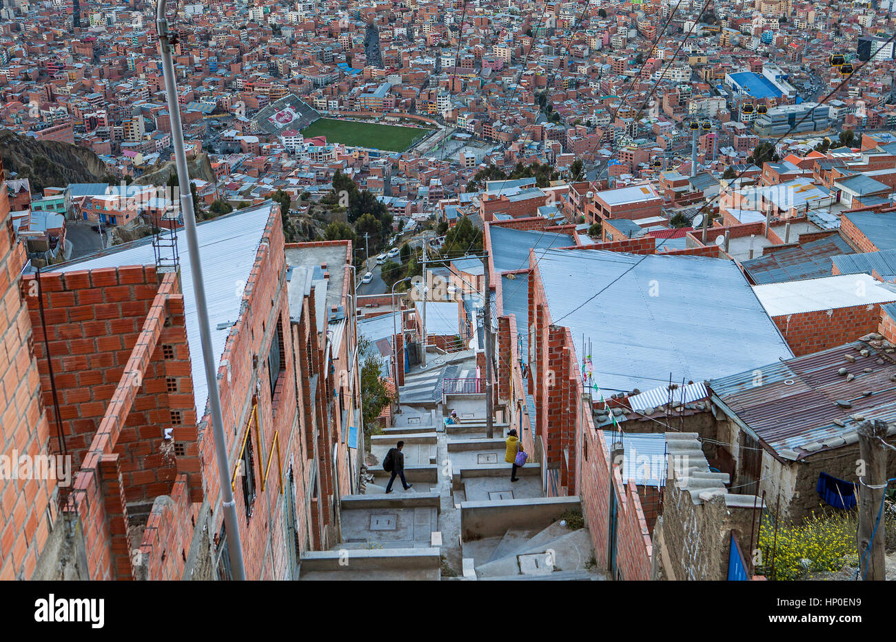 El Alto, sullo sfondo vista panoramica di La Paz e Los Andes montagne, La Paz, Bolivia Foto Stock