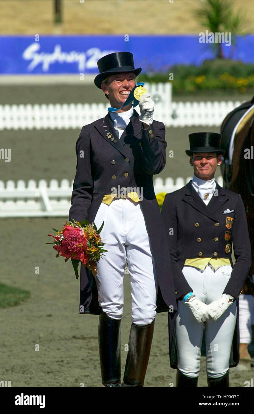 Medaglia d'oro presentazione di Anky van Grunsven dei Paesi Bassi, i Giochi Olimpici di Sydney 2000 Foto Stock
