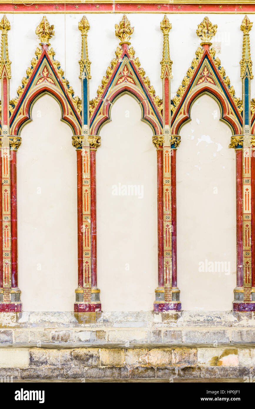 Archi decorativo su una parete della Sala del Capitolo presso la cattedrale di Canterbury, Inghilterra. Foto Stock