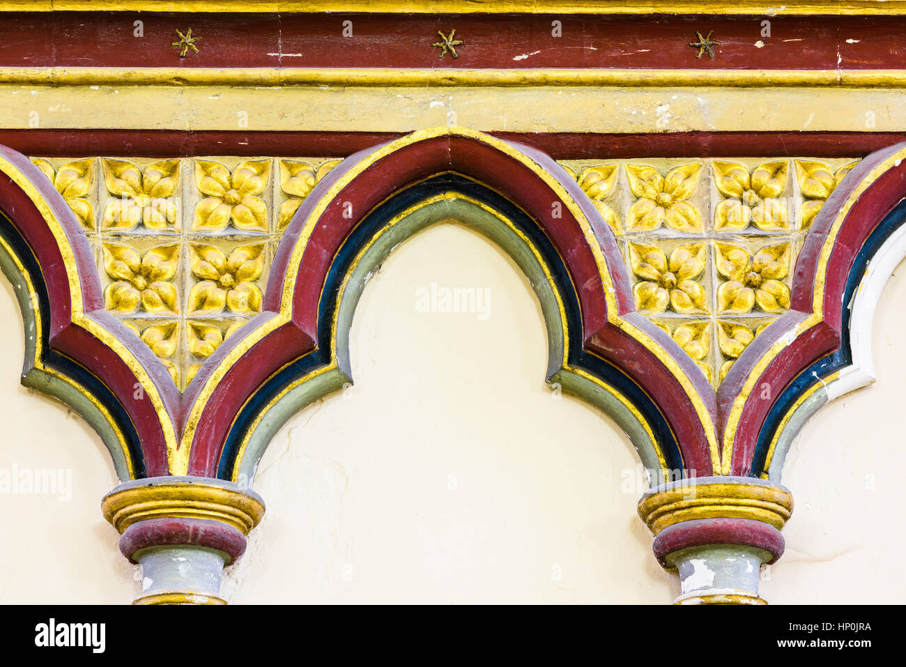 Archi decorativo su una parete della Sala del Capitolo presso la cattedrale di Canterbury, Inghilterra. Foto Stock