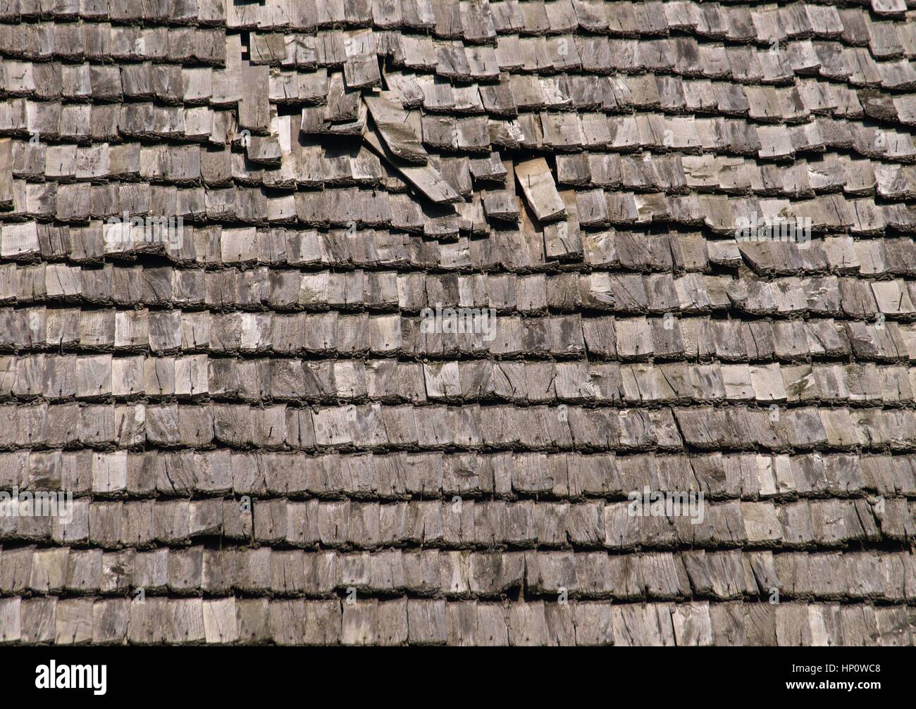 Il vecchio tetto in legno piastrelle Foto Stock