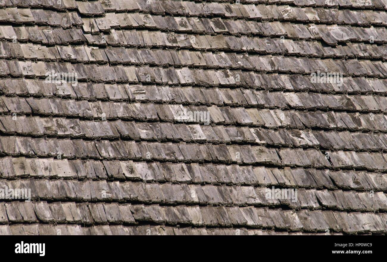 Il vecchio tetto in legno piastrelle Foto Stock