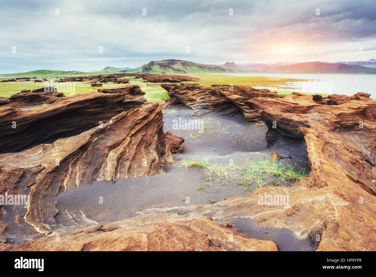 Le rocce vulcaniche in Islanda. Il tramonto. Bellezza Mondo. Foto Stock