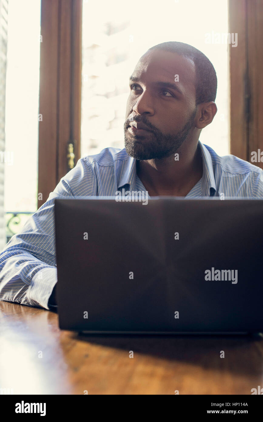 Imprenditore preparare una nuova proposta commerciale Foto Stock