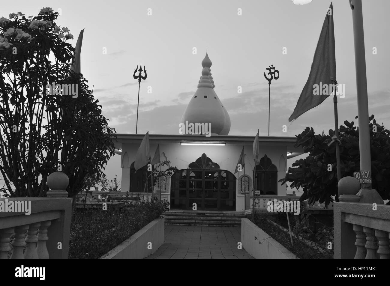 Tempio nel mare di pellegrinaggio indù nel sito di Waterloo, Carapichaima, Couva-Tabaquite-Talparo, Trinidad e Tobago. Foto Stock