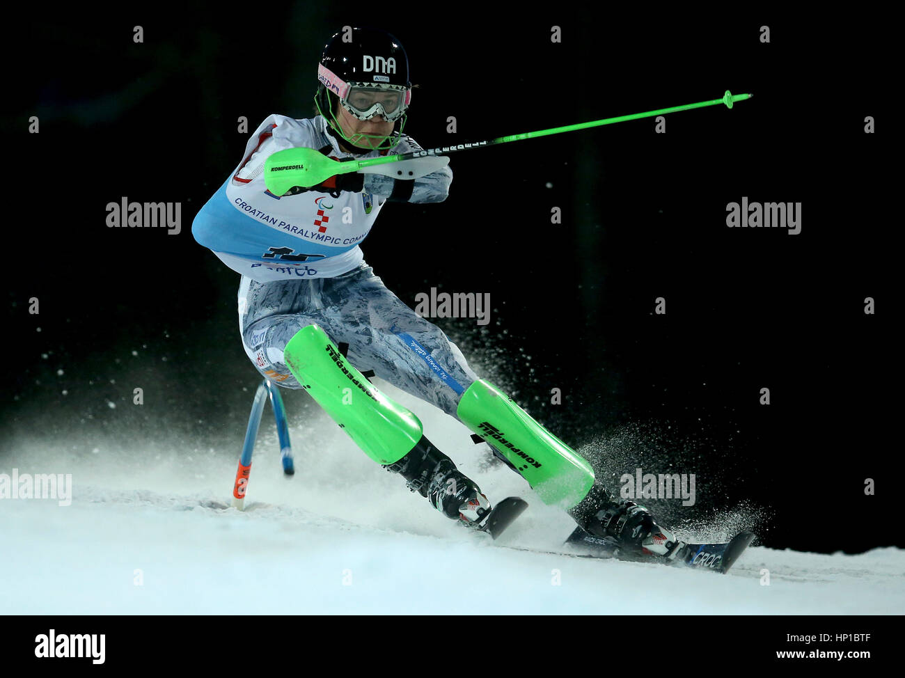 Zagabria, Croazia. Xvi Feb, 2017. Para sciatore alpino Kiiveri Santeri di Finlandia compete durante la seconda gara di slalom di uomini Slalom permanente a 2016-2017 IPC Sci Alpino Coppa Europa a Sljeme a Zagabria, la capitale della Croazia, Feb 16, 2017. Credito: Igor Kralj/Xinhua/Alamy Live News Foto Stock