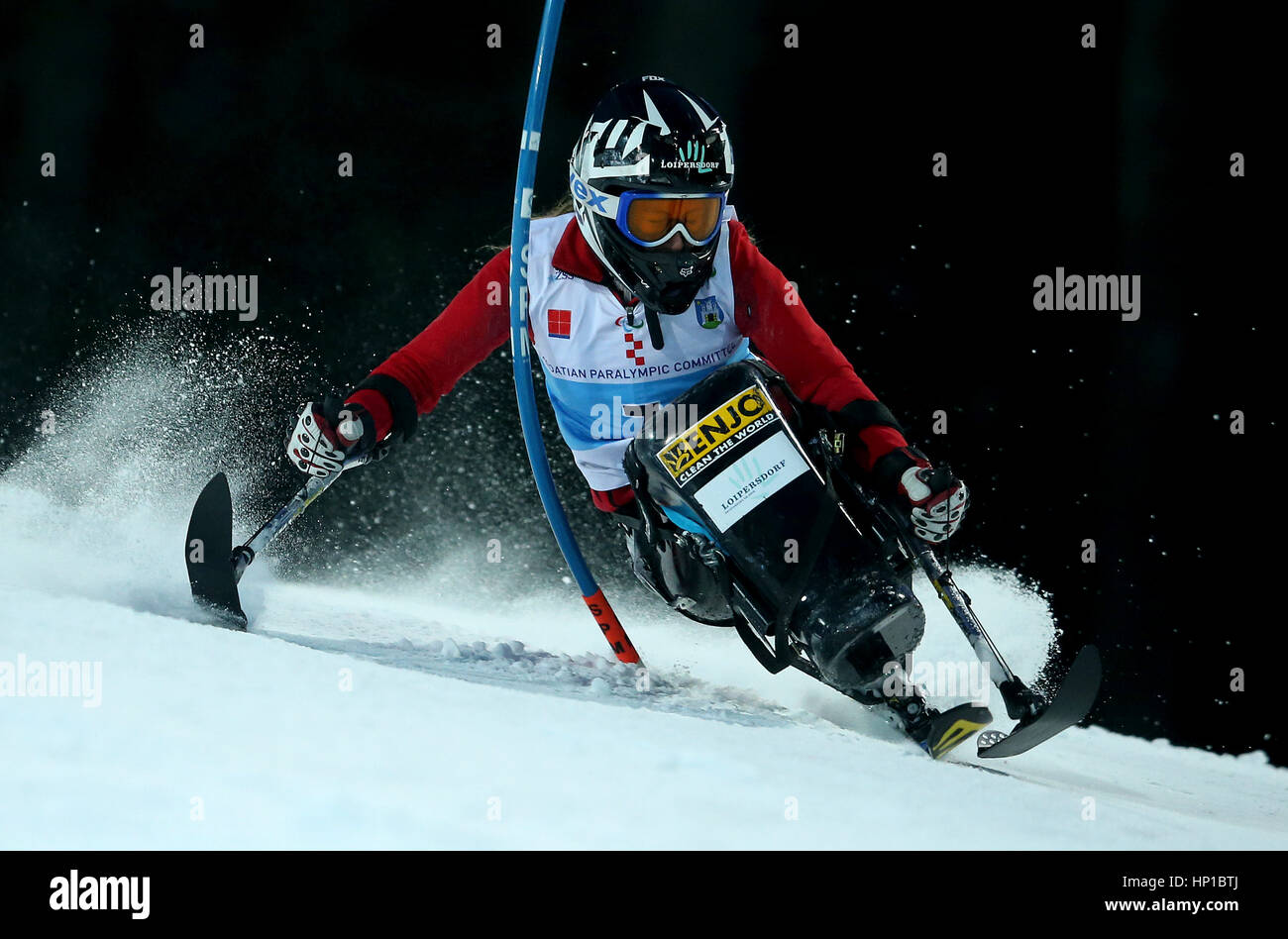 Zagabria, Croazia. Xvi Feb, 2017. Austrian Para sciatore alpino Heike Tuertscher compete durante la seconda gara di slalom della donna seduta Slalom a 2016-2017 IPC Sci Alpino Coppa Europa a Sljeme a Zagabria, la capitale della Croazia, Feb 16, 2017. Credito: Igor Kralj/Xinhua/Alamy Live News Foto Stock