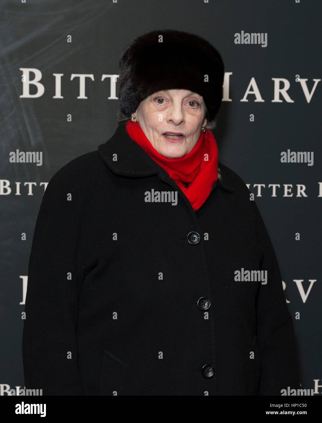 New York, NY, STATI UNITI D'AMERICA. Xvi Feb, 2017. Dana Ivey presso gli arrivi per raccolto amaro Premiere, AMC Loews Lincoln Square, New York, NY Febbraio 16, 2017. Credito: Lev Radin/Everett raccolta/Alamy Live News Foto Stock