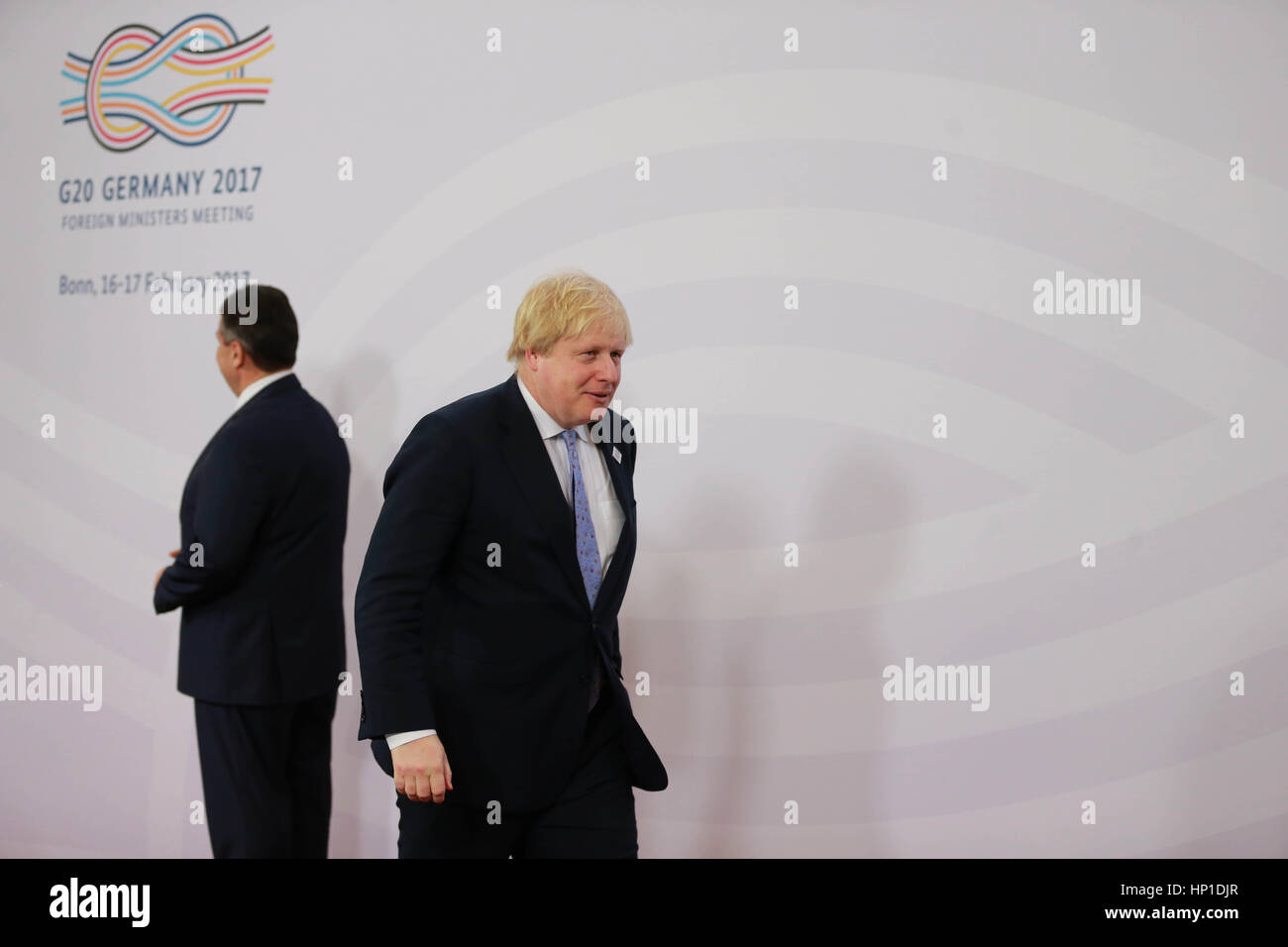 Bonn, Germania. Xvi Feb, 2017. Segretario degli esteri britannico Boris Johnson (R) assiste il gruppo di venti (G20) dei ministri degli esteri che si terrà a Bonn, in Germania, nel febbraio 16, 2017. I ministri degli Esteri del G20 convocata qui il giovedì per un incontro di due giorni per discutere di questioni internazionali sulla sostenibilità, la prevenzione dei conflitti e alla cooperazione con l'Africa. Credito: Luo Huanhuan/Xinhua/Alamy Live News Foto Stock