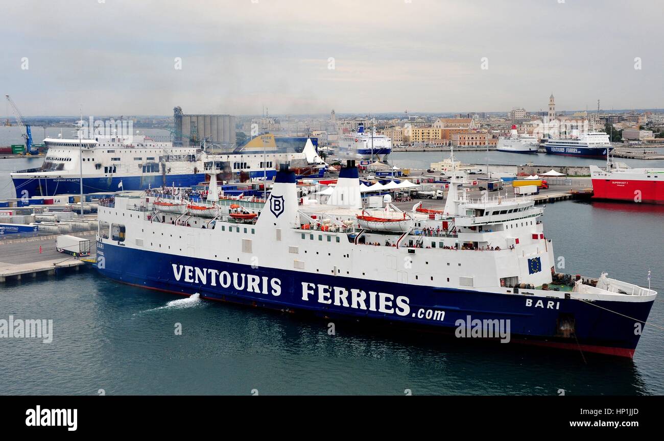 Ventouris ferry immagini e fotografie stock ad alta risoluzione - Alamy