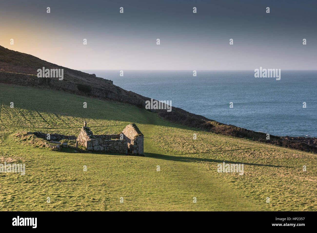 Rimane Christian St Helen Oratorio del turismo Cape Cornwall Inghilterra England Regno Unito. Foto Stock